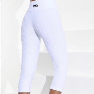White Cropped Croco Booty By Brabants Leggings